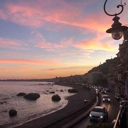 Hostel Beach House Giardini Naxos Exterior foto