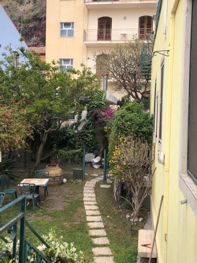 Hostel Beach House Giardini Naxos Exterior foto